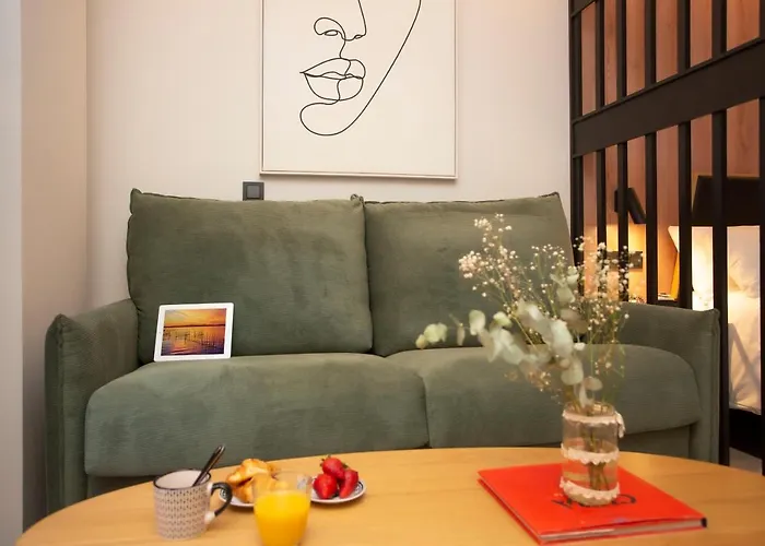Neobeds - Stylish Modern 1br Near Old Town & Steps From Turia Park
