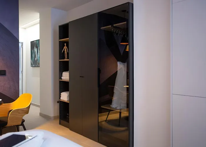 Neobeds - Stylish Modern 1br Near Old Town & Steps From Turia Park Valencia