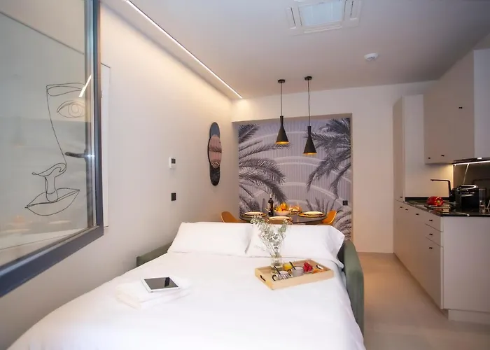Neobeds - Stylish Modern 1br Near Old Town & Steps From Turia Park